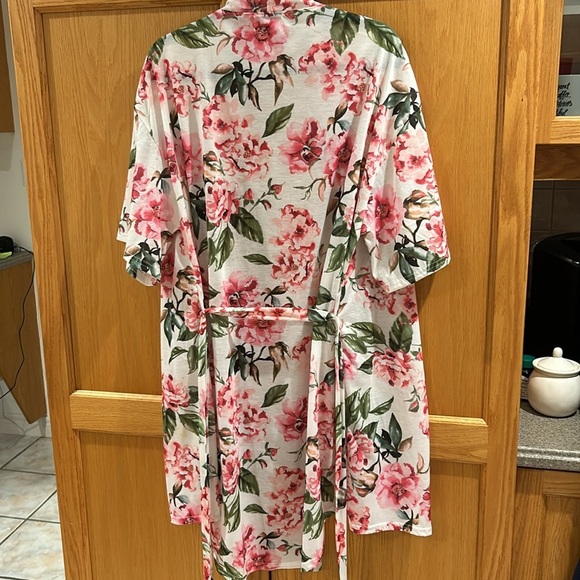 Show Me Your Mumu Bri Garden of Blooms
Floral Robe One Size - Picture 8 of 9
